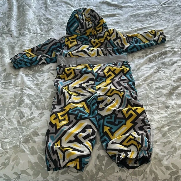 European snowsuit size 86 which is US size 18 months